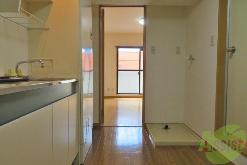 玄関　外から玄関を撮影してみました。広いリビングに繋がっています。