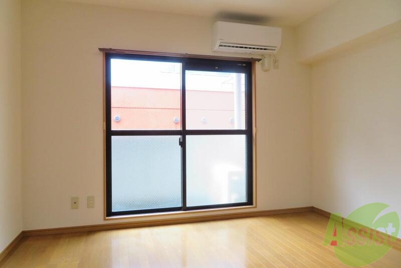 居室・リビング　こちらはリビングです。明るくていいですね。