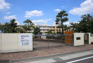中学校　豊山町立豊山中学校（中学校）まで1082m