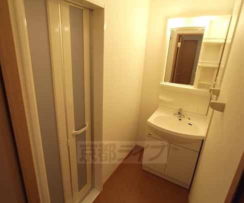 洗面設備　朝の準備も楽々ですね・