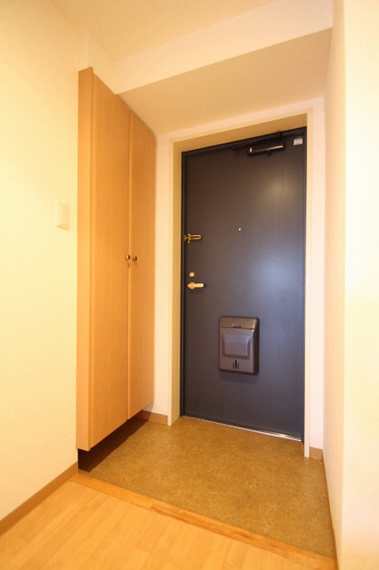 玄関　同物件別号室のものです。
