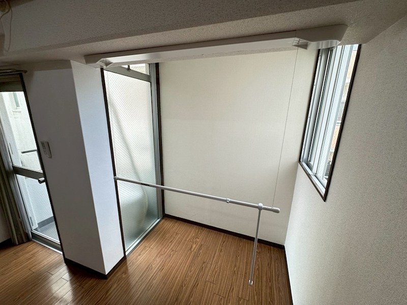 居室・リビング　ワンタッチ敷室内物干し竿(新設)