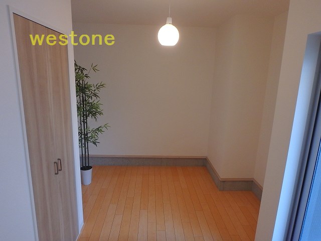 玄関　１階は様々な用途に使えます