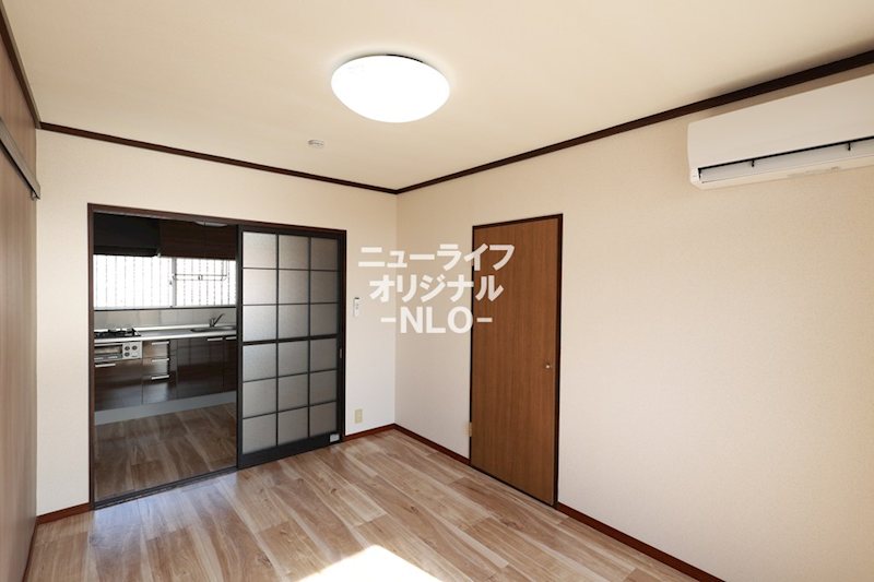 その他　洋室とキッチンの間仕切りを開けて空間を広く使うこと可能です☆
