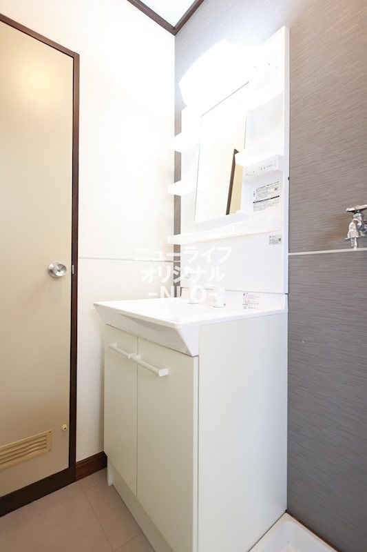 洗面設備　身支度にもシンク周りのお手入れにも役立つ洗髪洗面台☆