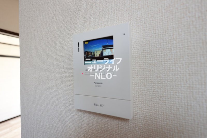 セキュリティ　室内から事前に訪問者を目視できるTVモニターホン付☆