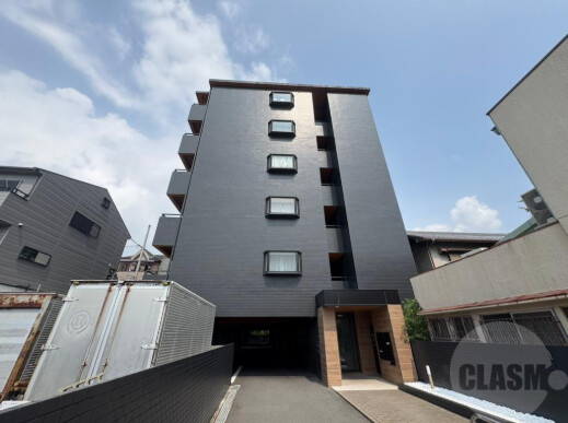 建物外観　リノベーションされた綺麗な外観