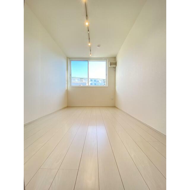 居室・リビング　現況優先／モデルルーム写真