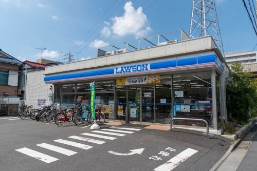 コンビニ　ローソン 足立東和四丁目店（コンビニ）まで832m