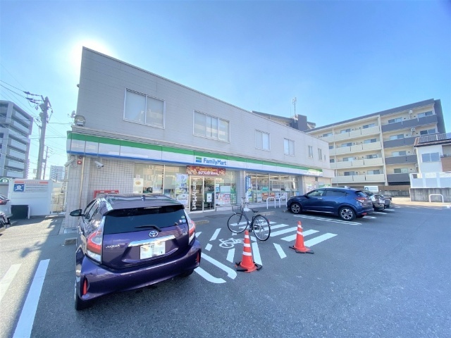 コンビニ　ファミリーマート昭和塩付通三丁目店（コンビニ）まで270m