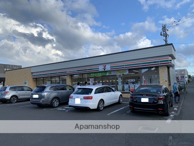 コンビニ　セブンイレブン（コンビニ）まで803m