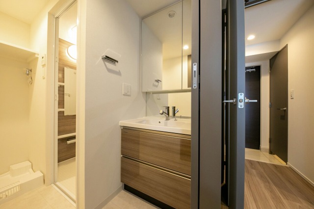 洗面設備　使いやすい独立洗面台です