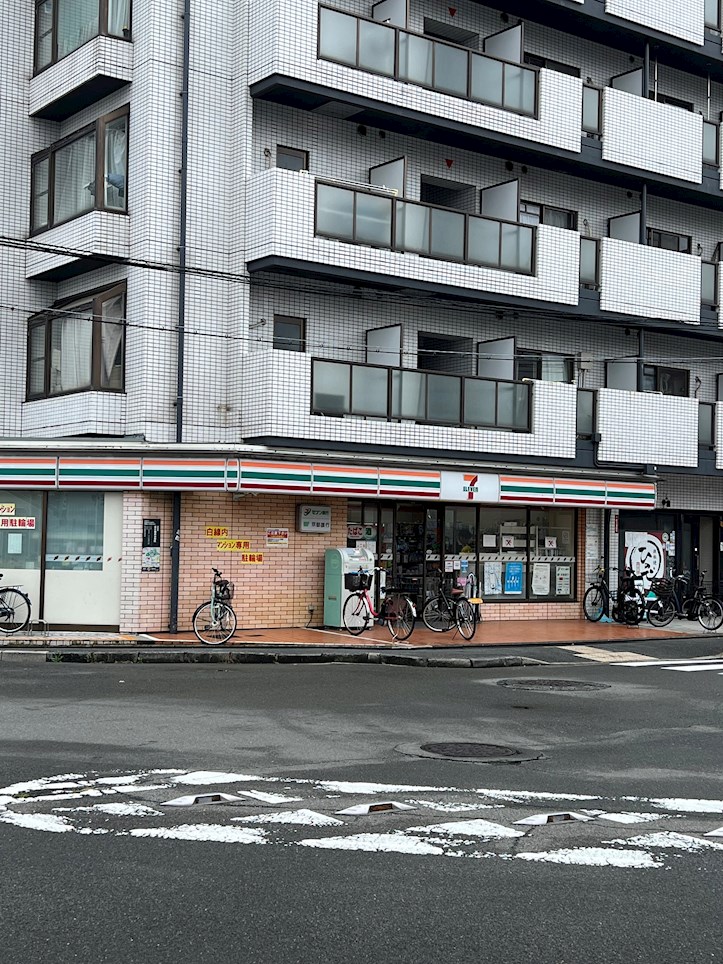 コンビニ　セブンイレブン 西京極駅前店（コンビニ）まで244m