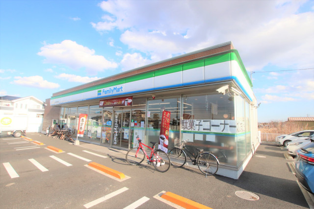 コンビニ　ファミリーマート　市原八幡宿東通り（コンビニ）まで300m