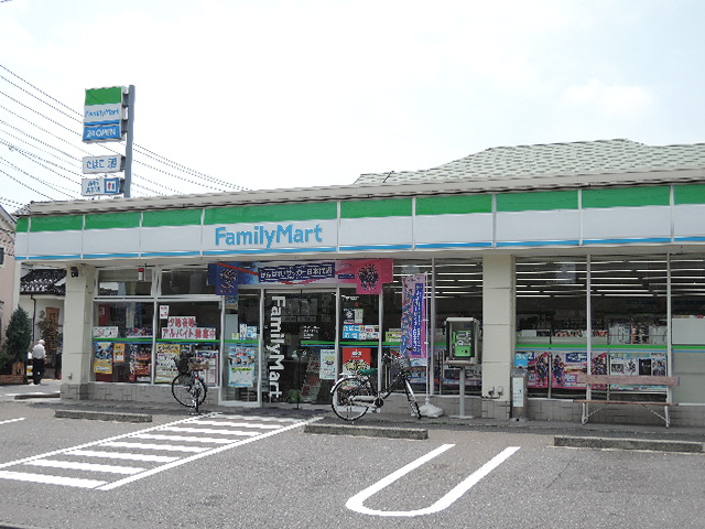 コンビニ　ファミリーマート練馬高松一丁目店（コンビニ）まで666m