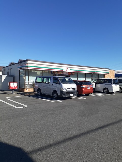 コンビニ　セブンイレブン（コンビニ）まで52m