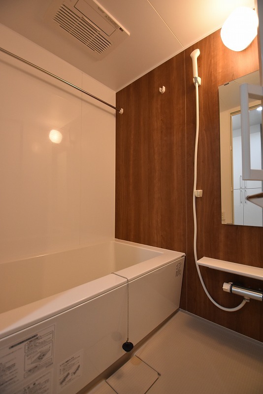 バス・シャワールーム　追焚機能・浴室乾燥機能完備