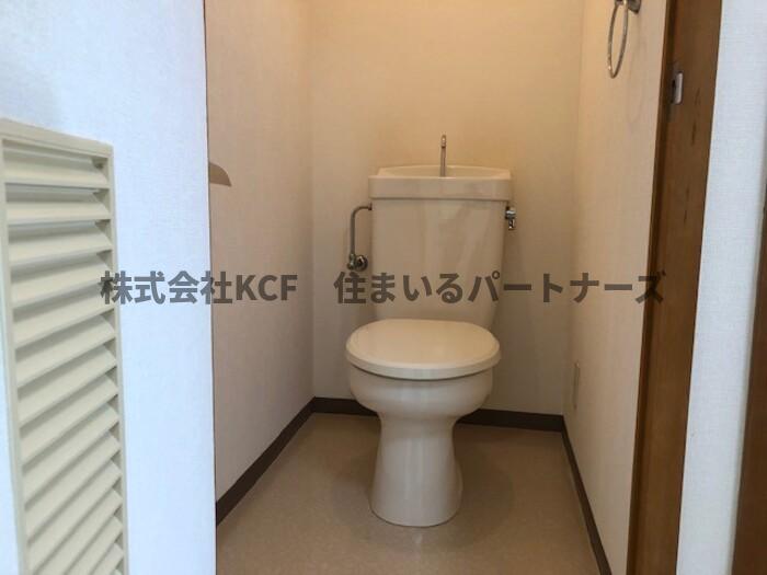 トイレ　落ち着いた色調のトイレです