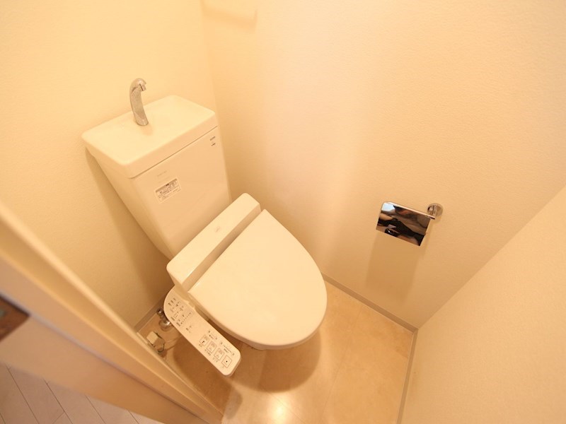 トイレ　温水洗浄暖房便座付トイレ