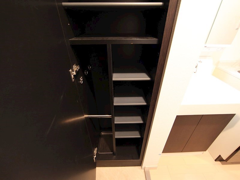 玄関　玄関　シューズボックス付（収納充実してます）