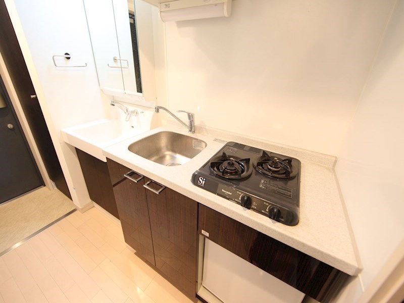 キッチン　システムキッチン（ガス2口付　ミニ冷蔵庫付）
