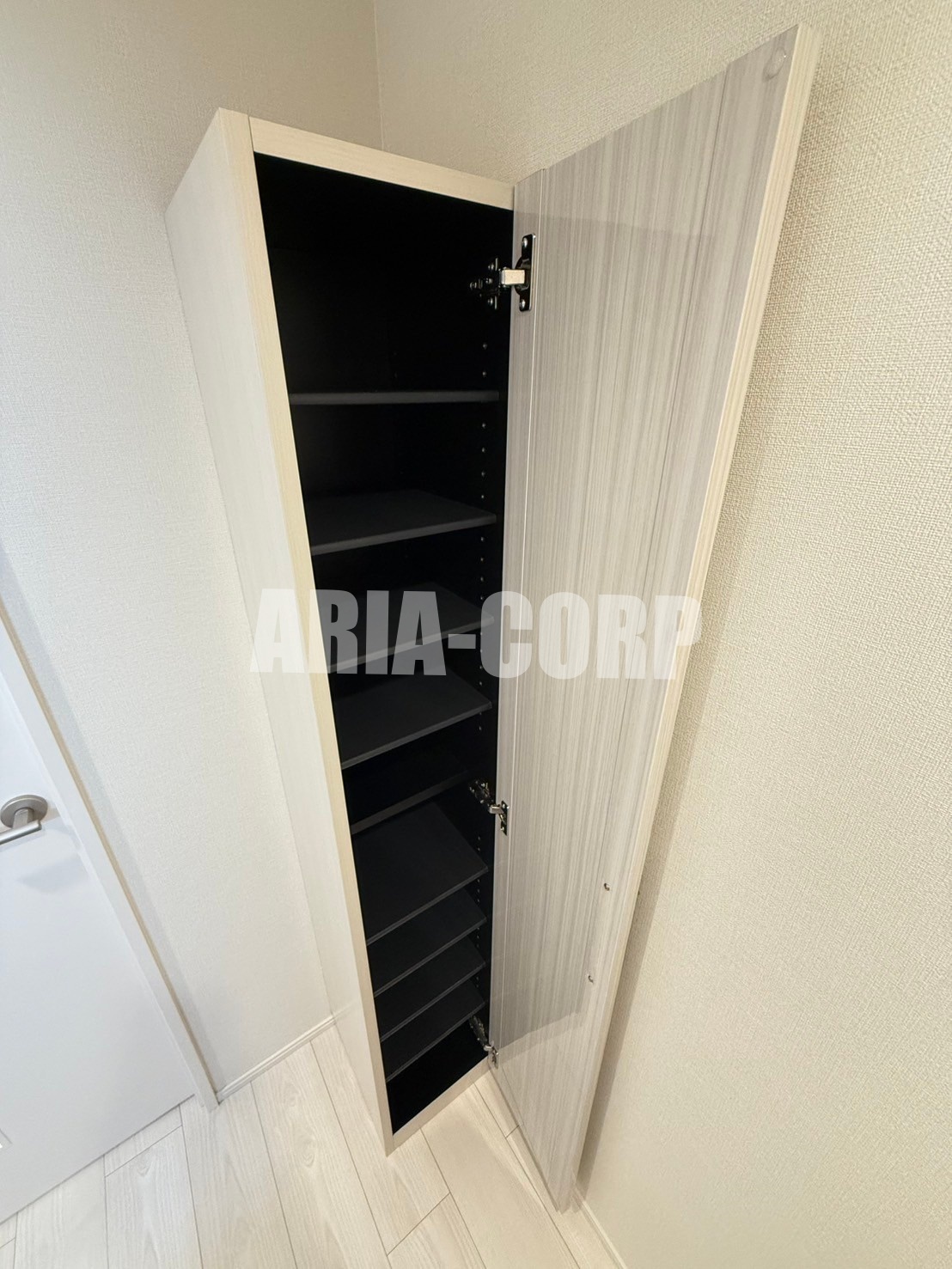 玄関　鏡付きのシューズBOXを標準設置♪