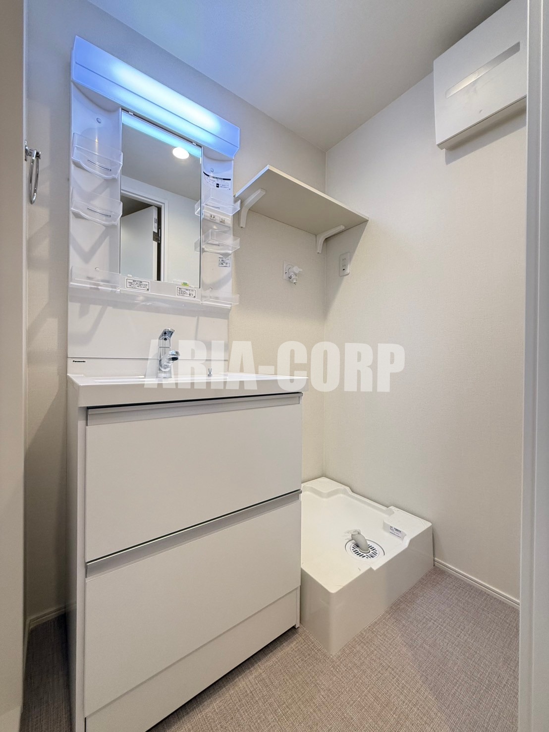 洗面設備　シャワーヘッドタイプ独立洗面台◎