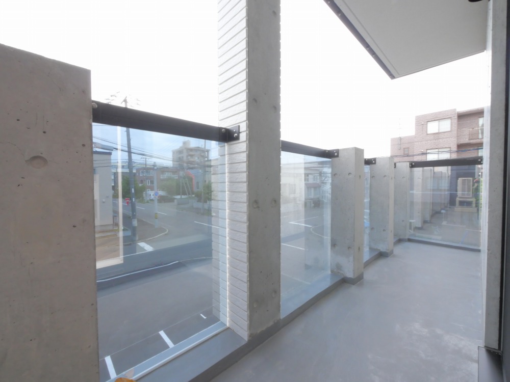 バルコニー　嬉しいバルコニー付き！夏季の洗濯物干しに♪
