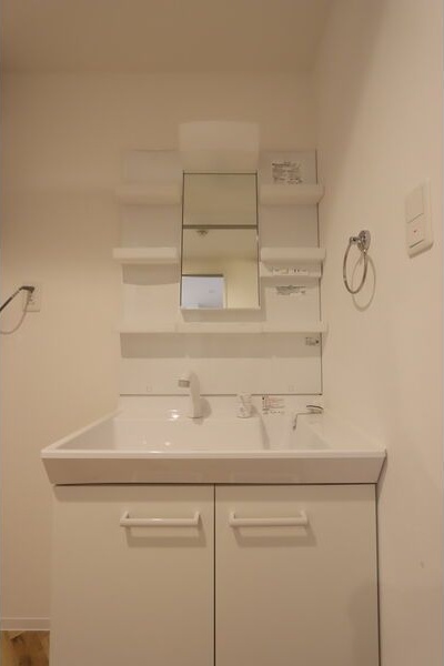 洗面設備　朝の身支度に便利な洗面台です♪