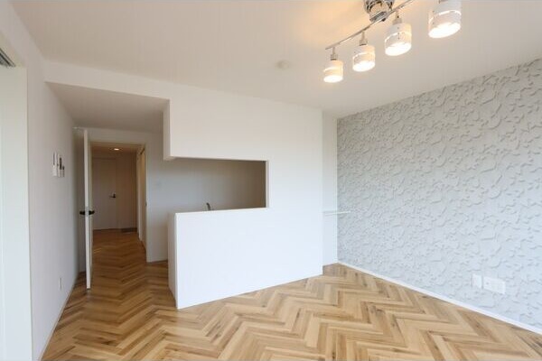 居室・リビング　明るい居間で気持ちまで明るくなりますね！