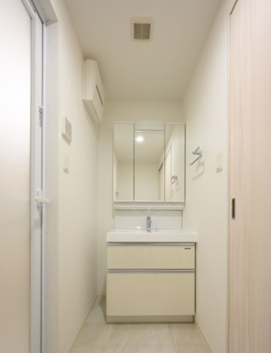 洗面設備　偶数階・奇数階によりカラーパターン異なります