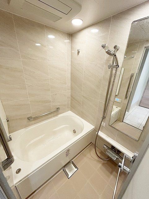 バス・シャワールーム　浴室　追焚き・換気暖房乾燥機付