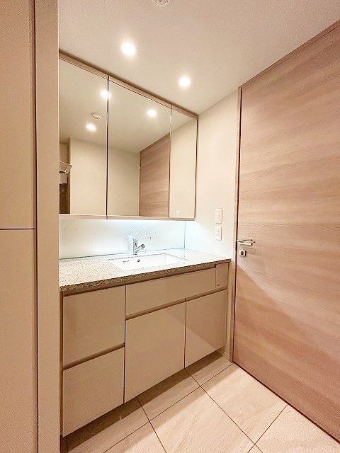 洗面設備　洗面室　洗面化粧台