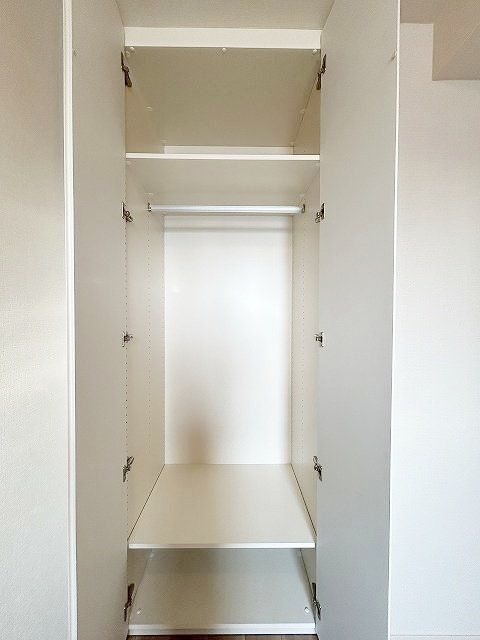 収納　洋室6.0帖　クローゼット内部