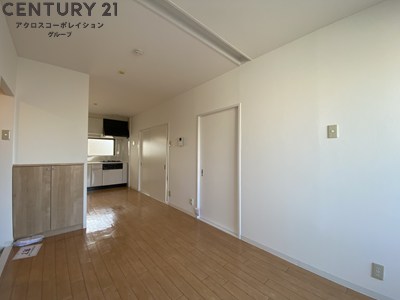 居室・リビング　13.5帖の広いLDK。