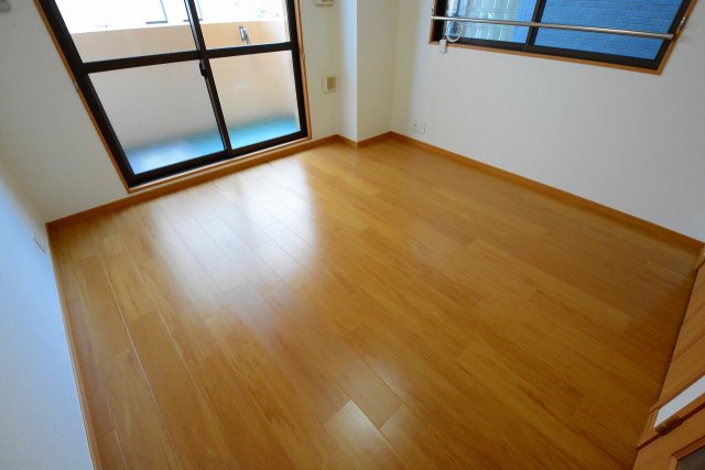 居室・リビング　２面採光で明るいリビングです♪