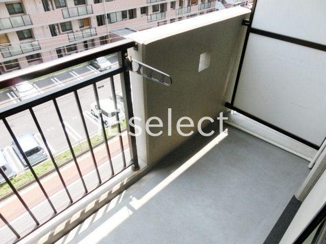 バルコニー　バルコニーも広めです。