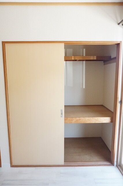 収納　南側洋室の収納