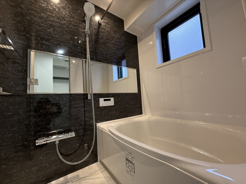 バス・シャワールーム　落ち着いた空間のお風呂です