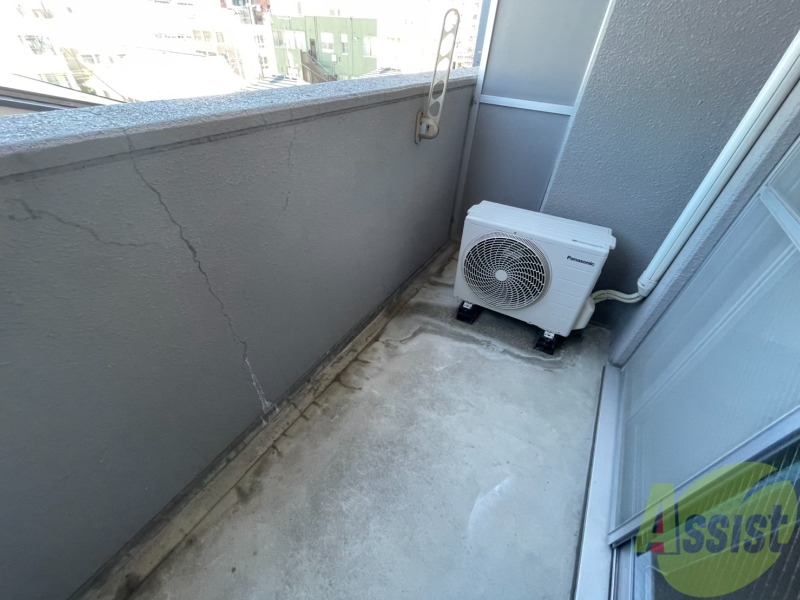 バルコニー　バルコニーは洗濯物がはかどりそうな広さがありますよ。