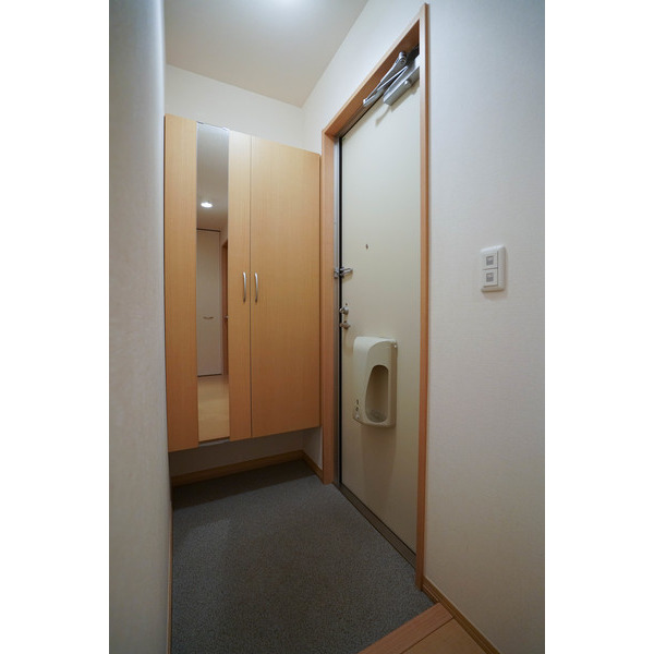 玄関　同じ建物の別のお部屋