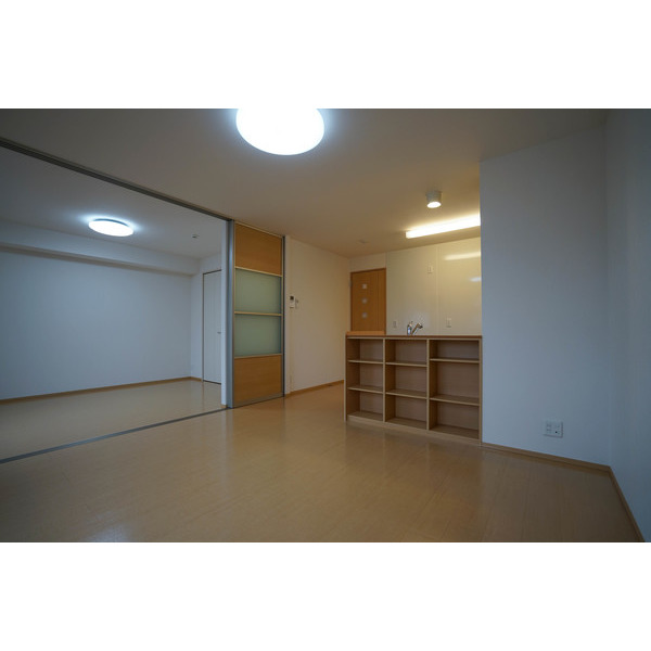 居室・リビング　同じ建物の別のお部屋