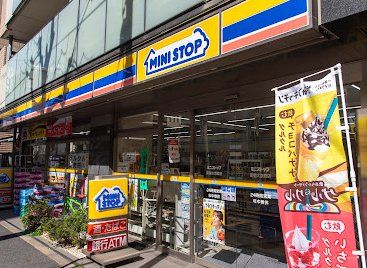 コンビニ　ミニストップ新宿大京町店（コンビニ）まで290m