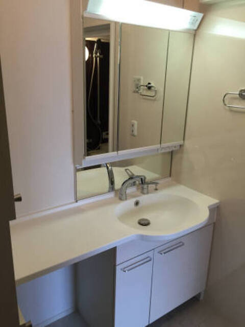 洗面設備　カウンター付き洗面台