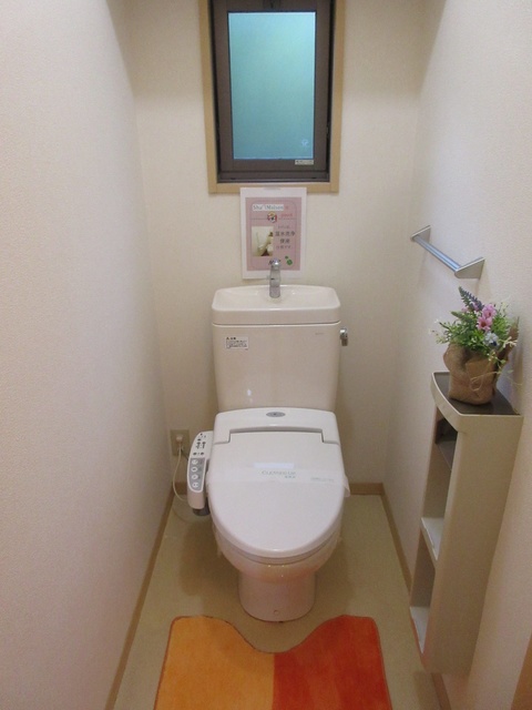 トイレ　備品は付きません。