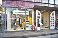 ショッピングセンター　JOURNAL　STANDARD　L’ESSAGE青山店（ショッピングセンター）まで65m