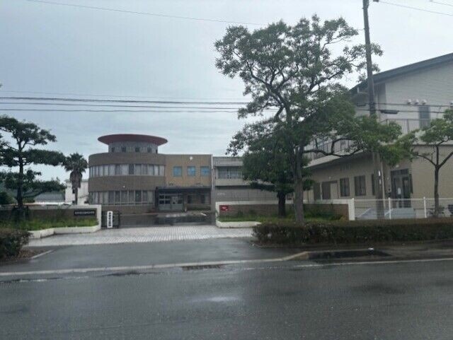 小学校　福津市立津屋崎小学校（小学校）まで907m