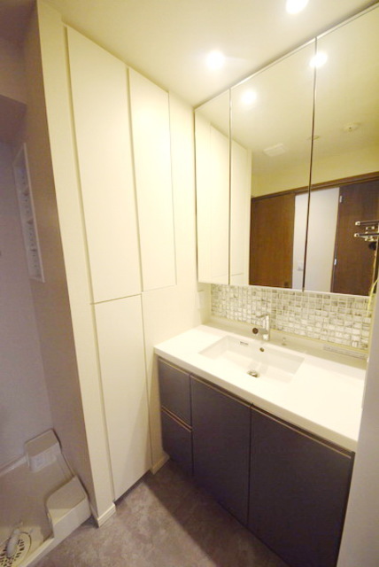 洗面設備　反転タイプ