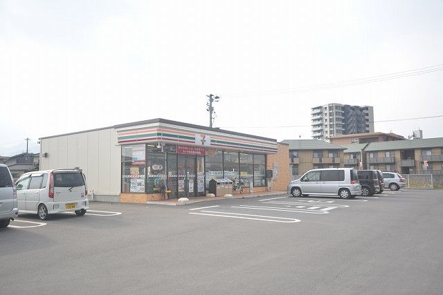 コンビニ　セブンイレブン（コンビニ）まで650m