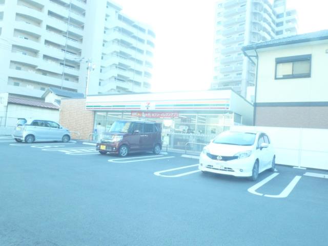 コンビニ　セブンイレブン（コンビニ）まで543m